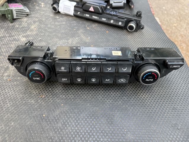 bontott KIA SPORTAGE Fűtéskapcsoló (manuális klímás)