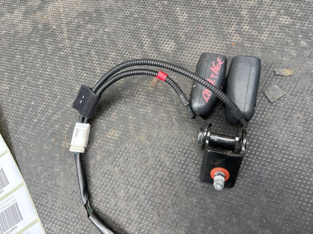 bontott KIA SPORTAGE Hátsó középső Biztonsági Öv Csat