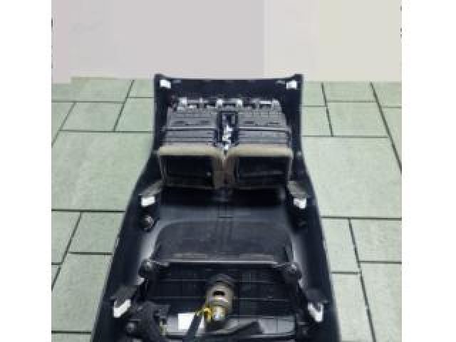 bontott KIA SPORTAGE Hátsó középső Szellőző