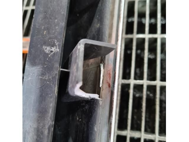 bontott KIA SPORTAGE Hűtőrács