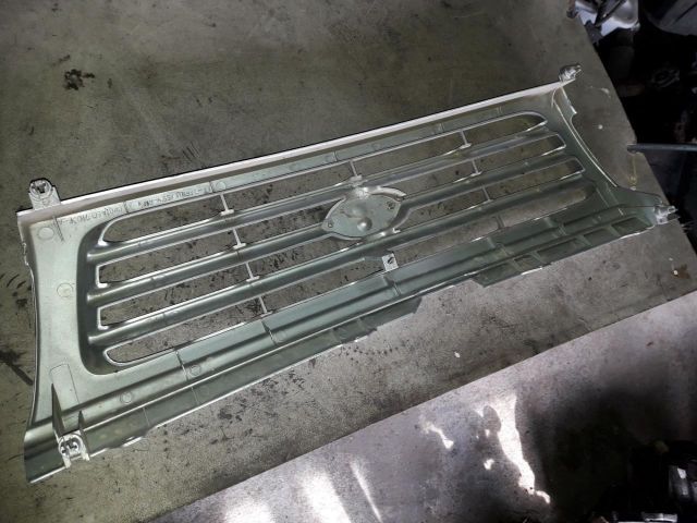 bontott KIA SPORTAGE Hűtőrács