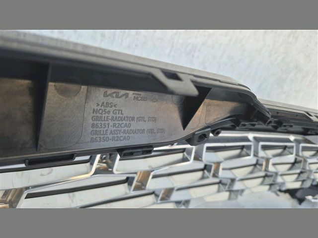 bontott KIA SPORTAGE Hűtőrács