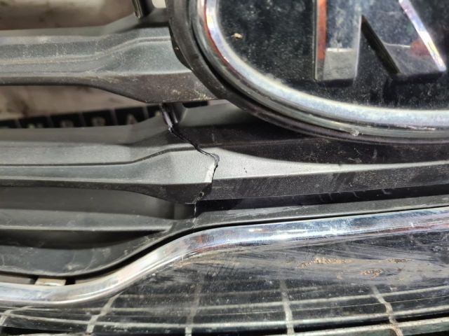 bontott KIA SPORTAGE Hűtőrács