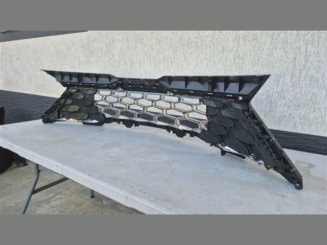 bontott KIA SPORTAGE Hűtőrács