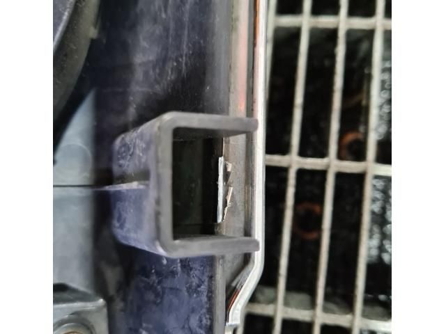 bontott KIA SPORTAGE Hűtőrács