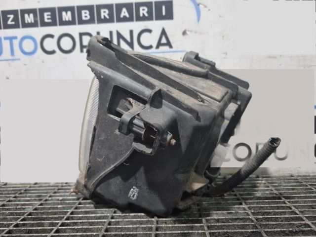 bontott KIA SPORTAGE Jobb Fényszóró