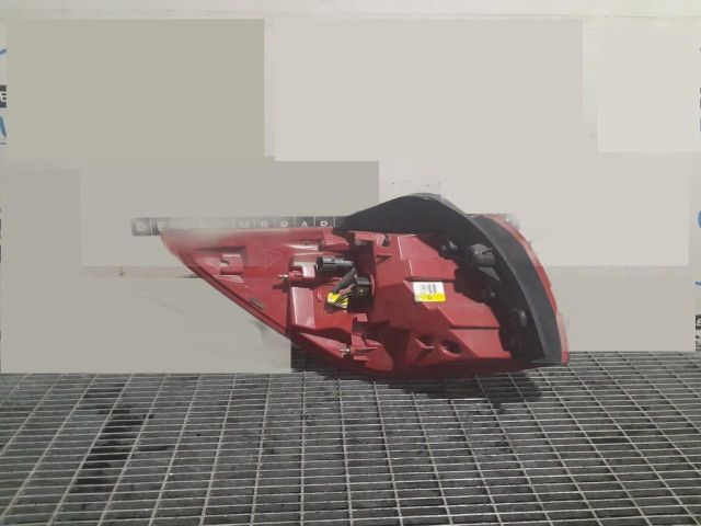 bontott KIA SPORTAGE Jobb Hátsó Lámpa