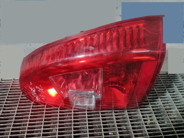 bontott KIA SPORTAGE Jobb Hátsó Lámpa