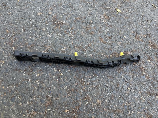 bontott KIA SPORTAGE Jobb hátsó Oldal Lökhárító Tartó (Műanyag)