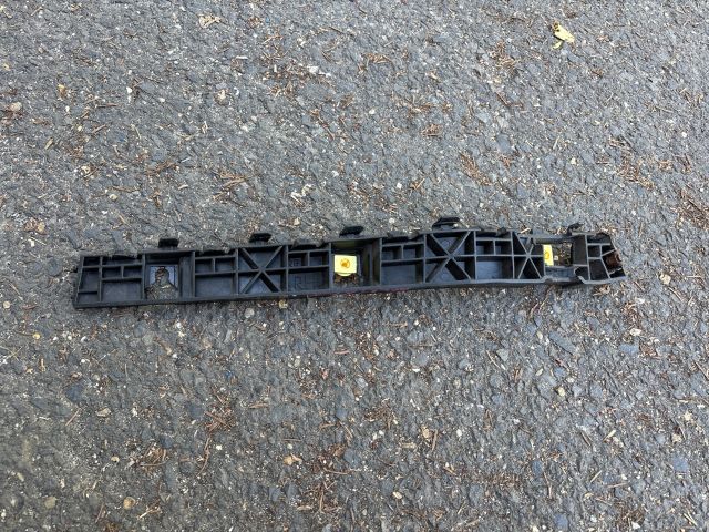 bontott KIA SPORTAGE Jobb hátsó Oldal Lökhárító Tartó (Műanyag)