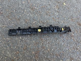 bontott KIA SPORTAGE Jobb hátsó Oldal Lökhárító Tartó (Műanyag)