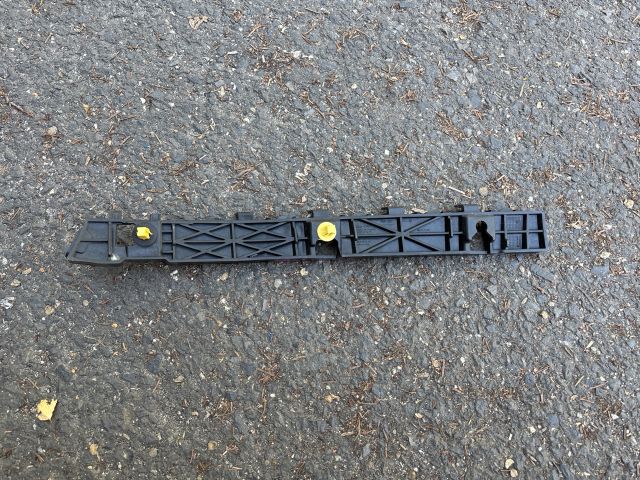 bontott KIA SPORTAGE Jobb hátsó Oldal Lökhárító Tartó (Műanyag)