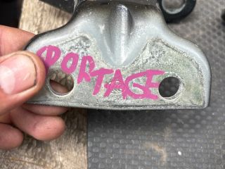 bontott KIA SPORTAGE Jobb hátsó Zsanér