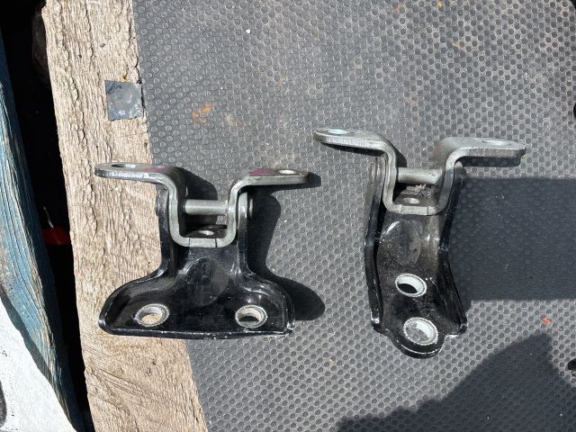 bontott KIA SPORTAGE Jobb hátsó Zsanér