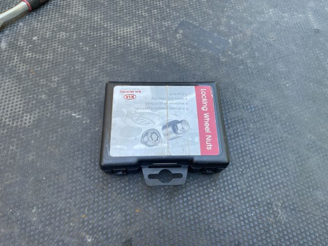 bontott KIA SPORTAGE Kerék Csavar Szett