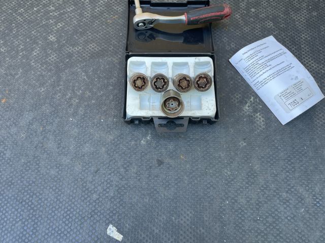 bontott KIA SPORTAGE Kerék Csavar Szett