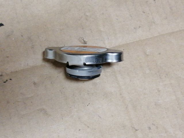 bontott KIA SPORTAGE Kiegyenlítőtartály Sapka