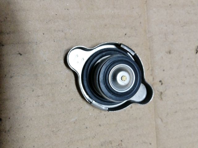 bontott KIA SPORTAGE Kiegyenlítőtartály Sapka