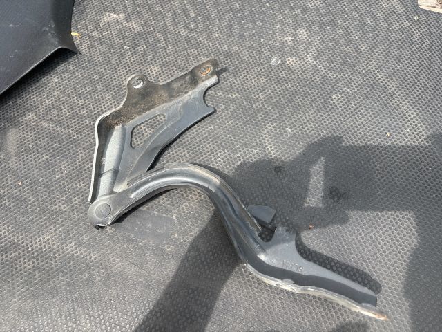 bontott KIA SPORTAGE Motorháztető Bal Zsanér