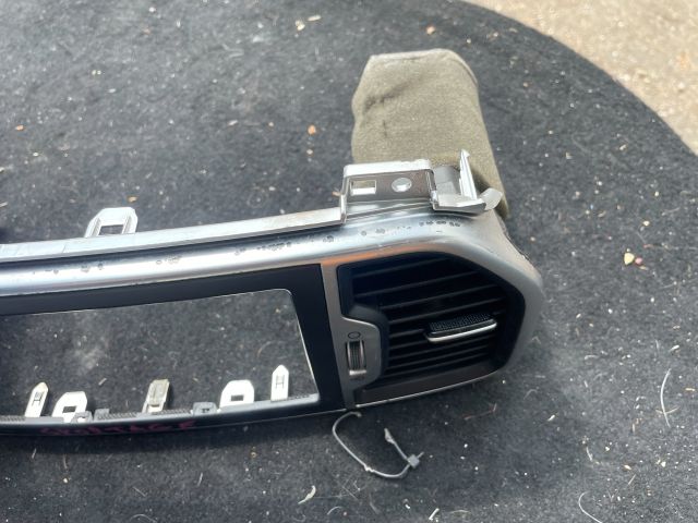 bontott KIA SPORTAGE Multifunkciós Kijelző Keret