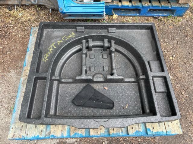 bontott KIA SPORTAGE Pótkerék Szerszámtartó