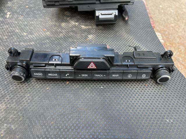 bontott KIA SPORTAGE Rádió / CD Kapcsoló