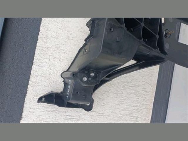 bontott KIA SPORTAGE Vízhűtő Radiátor Tartó