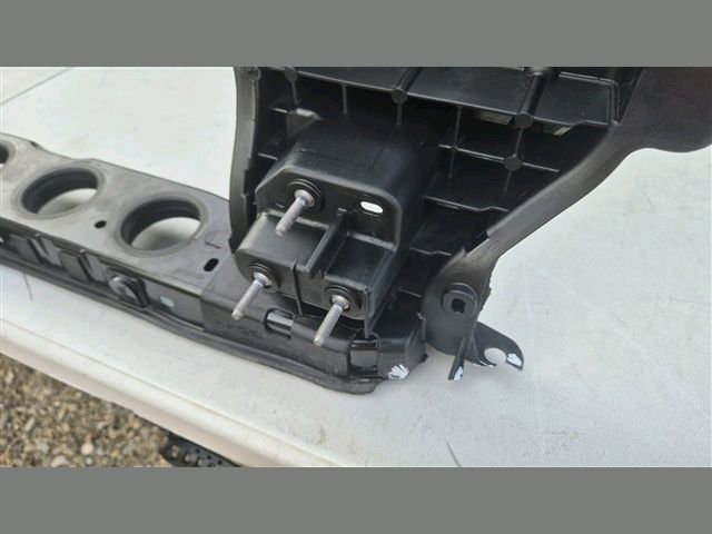 bontott KIA SPORTAGE Vízhűtő Radiátor Tartó