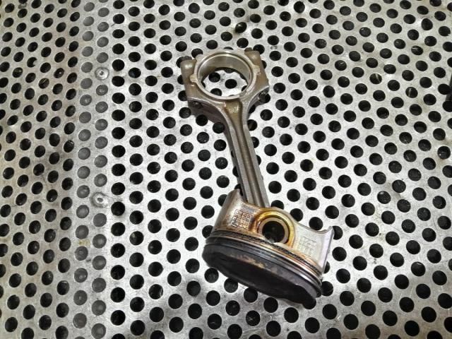 bontott KIA STONIC Dugattyú