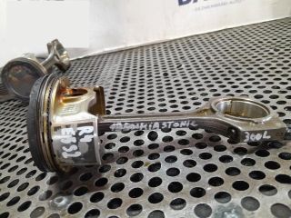 bontott KIA STONIC Dugattyú