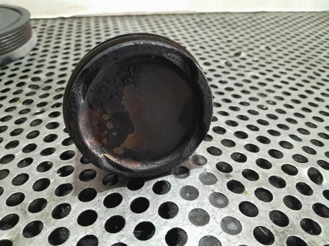 bontott KIA STONIC Dugattyú