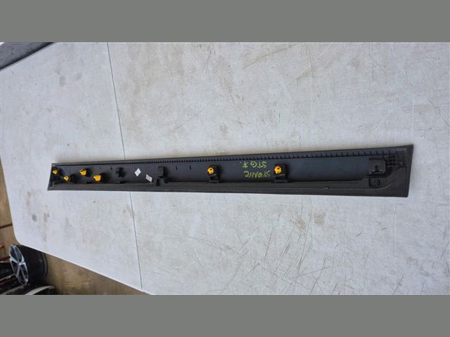 bontott KIA STONIC Bal első Ajtó Díszléc