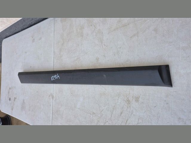 bontott KIA STONIC Bal első Ajtó Díszléc