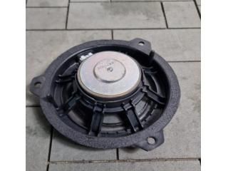 bontott KIA STONIC Jobb hátsó Hangszóró