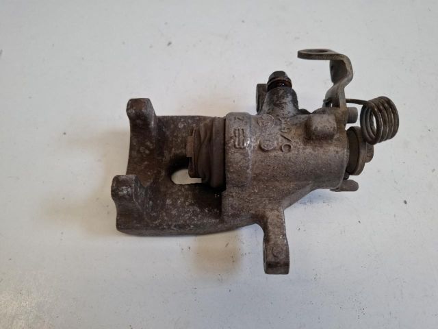 bontott KIA VENGA Jobb hátsó Féknyereg Munkahengerrel