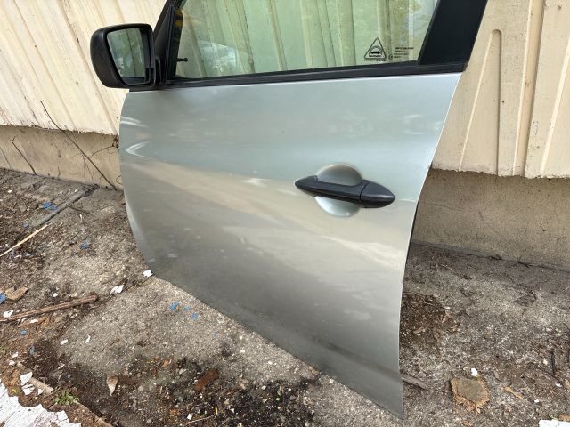 bontott KIA VENGA Bal első Ajtó (Részeivel)