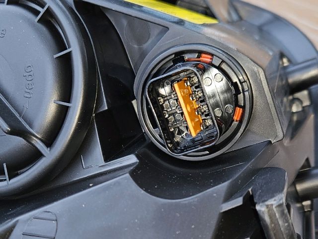 bontott KIA VENGA Bal Fényszóró