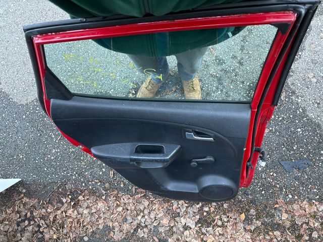 bontott KIA VENGA Bal hátsó Ajtó (Részeivel)