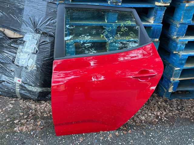 bontott KIA VENGA Bal hátsó Ajtó (Részeivel)