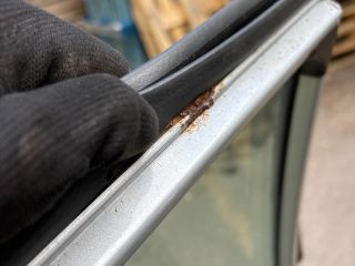 bontott KIA VENGA Bal hátsó Ajtó (Részeivel)