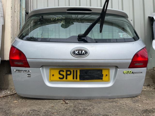 bontott KIA VENGA Csomagtérajtó (Részeivel)