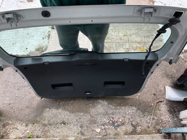 bontott KIA VENGA Csomagtérajtó (Részeivel)