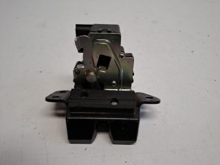 bontott KIA VENGA Csomagtérajtó Zárszerkezet