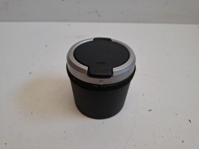 bontott KIA VENGA Első Hamutartó