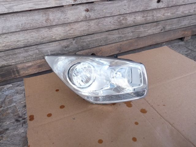 bontott KIA VENGA Jobb Fényszóró