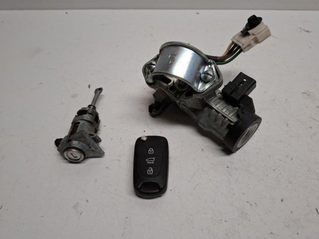 bontott KIA VENGA Zárbetét Szett