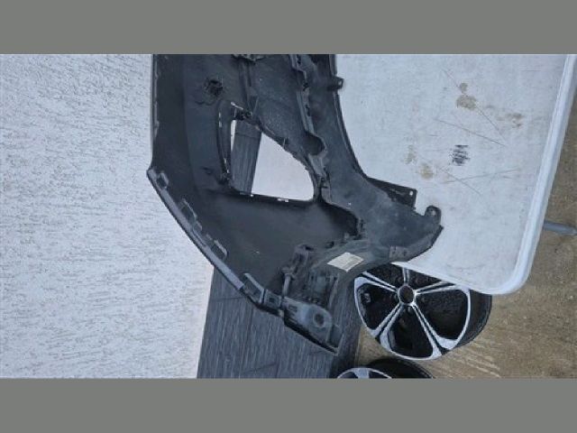 bontott KIA XCEED Első Lökhárító (Részeivel)