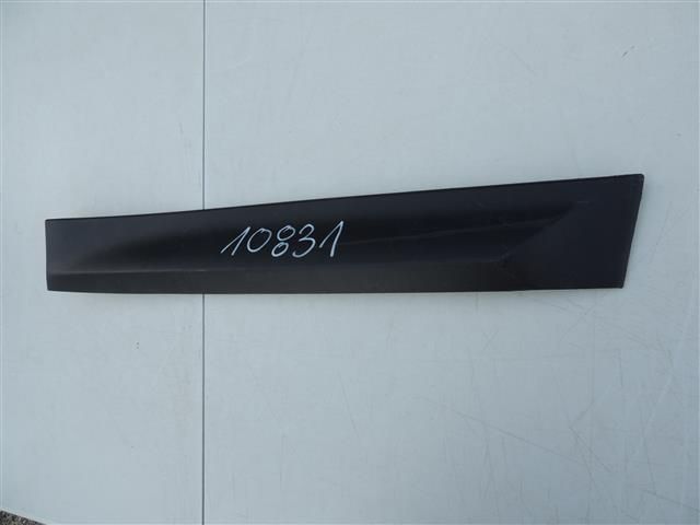 bontott KIA XCEED Jobb hátsó Ajtó Díszléc