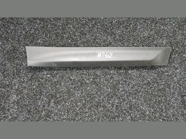 bontott KIA XCEED Jobb hátsó Ajtó Díszléc