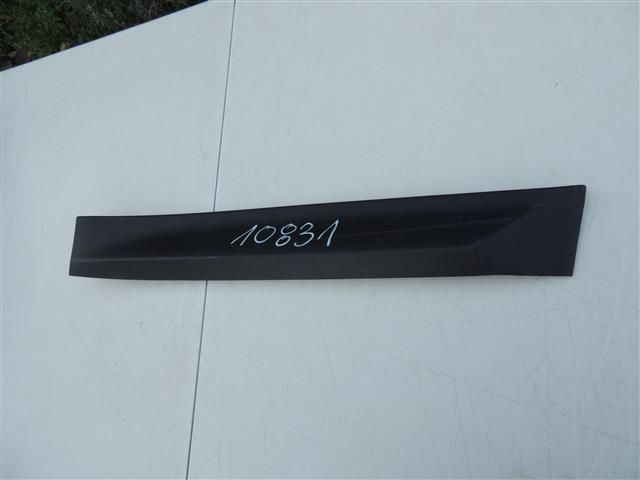 bontott KIA XCEED Jobb hátsó Ajtó Díszléc